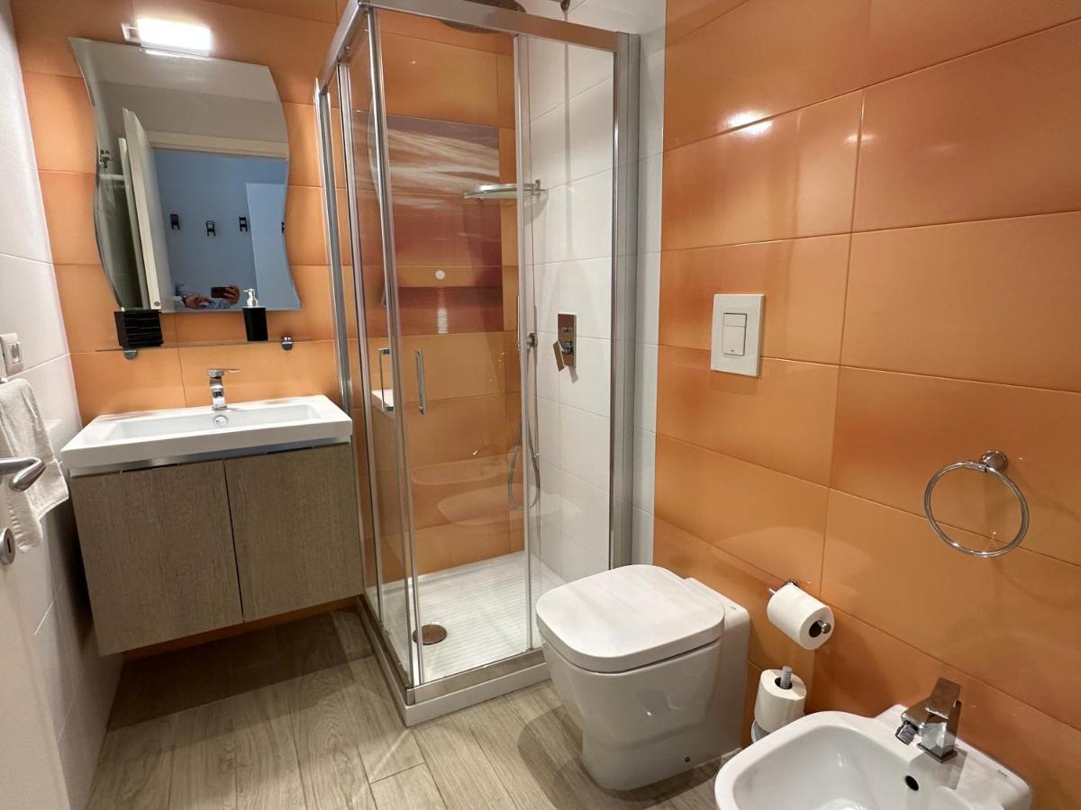 Domus Luca - Central Rooms In The Heart Of Napoli Bagian luar foto