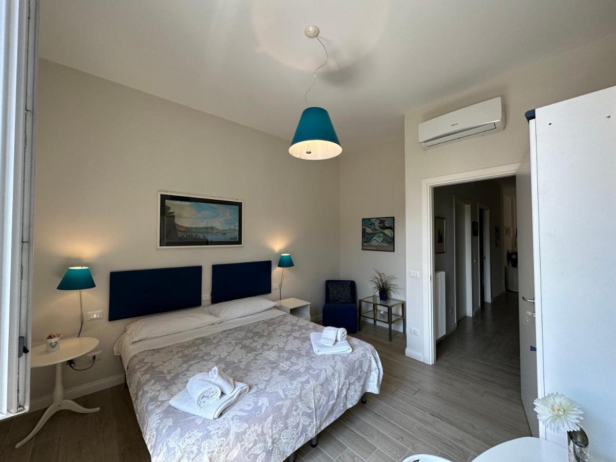 Domus Luca - Central Rooms In The Heart Of Napoli Bagian luar foto