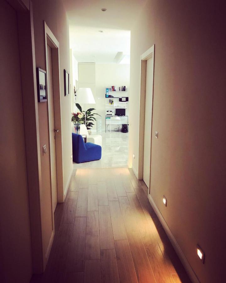 Domus Luca - Central Rooms In The Heart Of Napoli Bagian luar foto