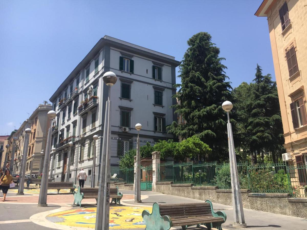 Domus Luca - Central Rooms In The Heart Of Napoli Bagian luar foto